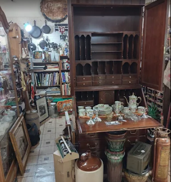 Cabbages & Kings Antique Mall photo 5