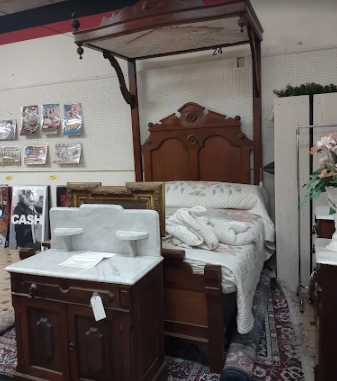 Cabbages & Kings Antique Mall photo 9